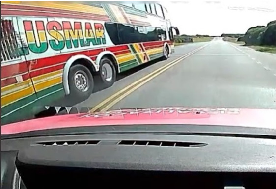 Ruta 11: Sancionaron a un chofer de micro por sobrepasar en doble línea amarilla