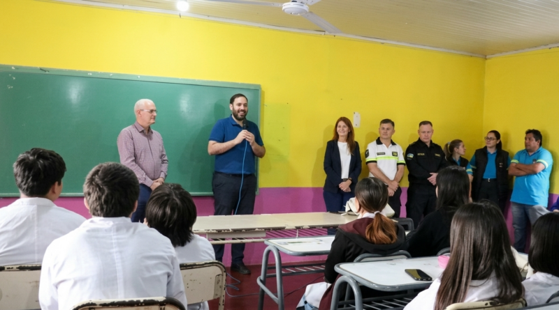 enseñan seguridad vial en las escuelas de Alem