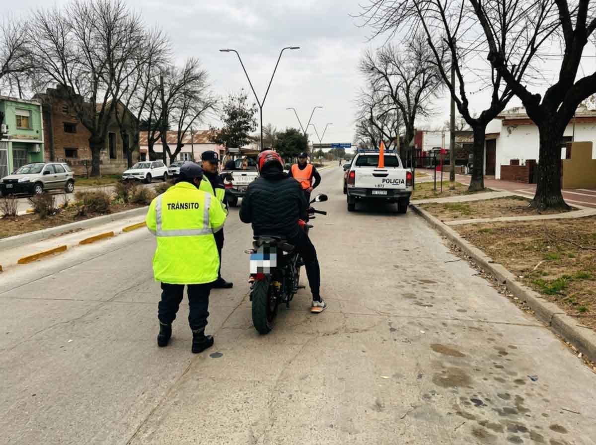 Florentino Ameghino lanza el programa vial “La moto te lleva, el casco te salva”