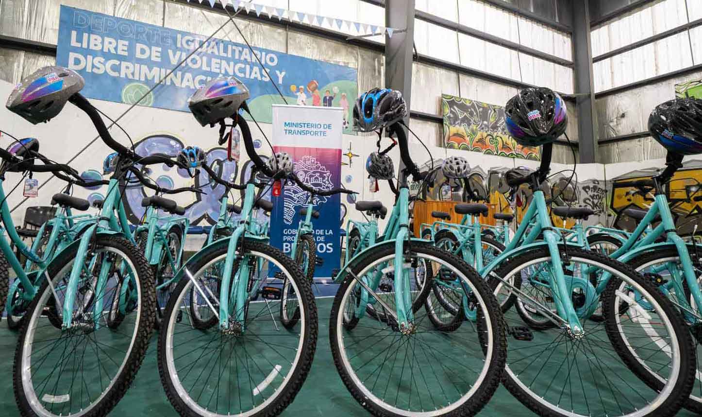 Moreno incorporó bicicletas y cascos para fortalecer tareas de prevención y turismo