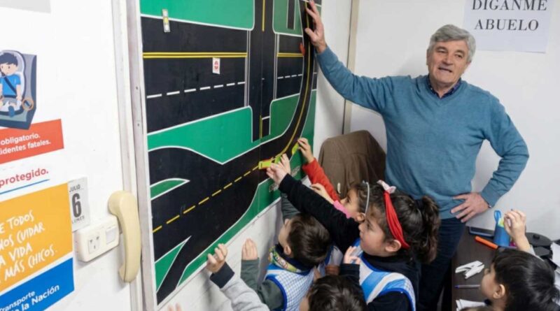 Los niños y niñas del jardín de Infantes N° 913 de Azul, en clase de seguridad vial