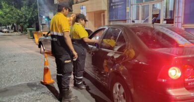 Operativo de control de licencias de conducir en Pergamino durante la noche