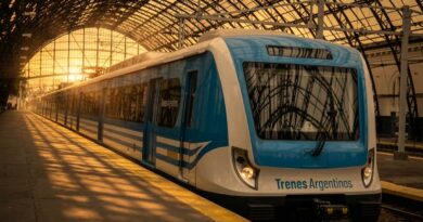 Tren eléctrico Roca de Trenes Argentinos en la estación La Plata