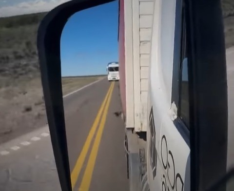 Inhabilitados: uno sobrepasó con doble línea amarilla y el otro lo filmó
