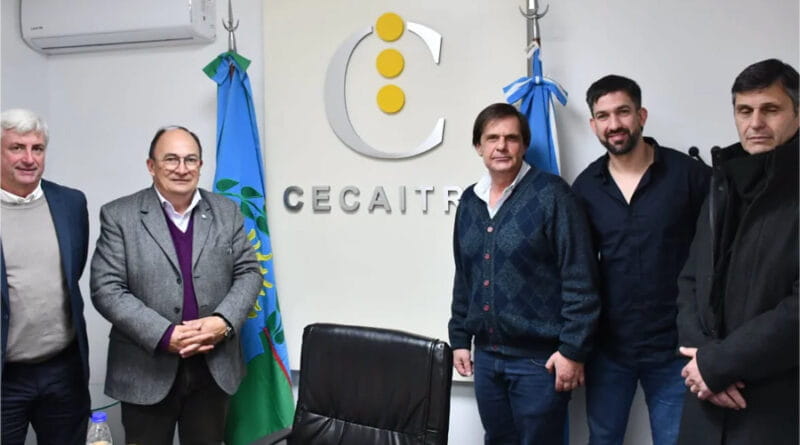 Autoridades de CECAITRA junto a funcionarios del partido de Saladillo durante reunión de trabajo en la sede del organismo bonaerense.