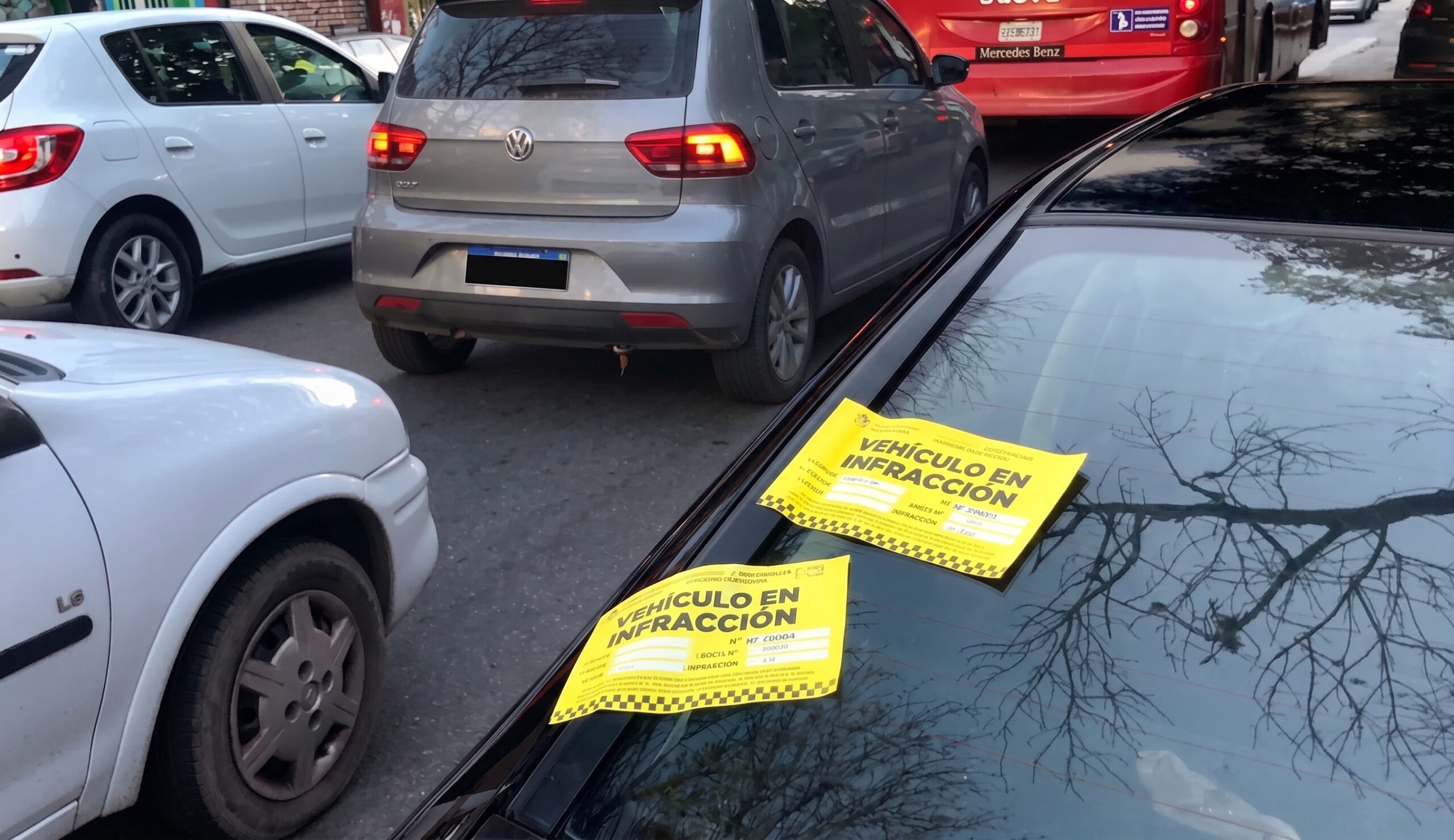 Radiografía del tránsito en La Plata: casi el 80% de las infracciones corresponden al mal estacionamiento