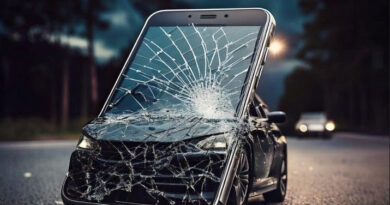 Ilustración sobre el peligro del celular al volante: auto y smartphone fusionados con pantalla y parabrisas rotos.